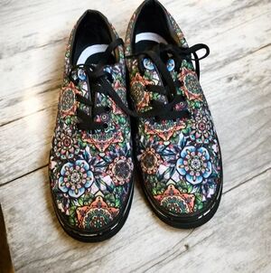 NWOT Raad Shop Unisex Mandala Patterned Sneakers Women's 10  Men's 8